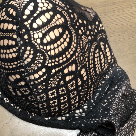 Beautiful Victoria’s Secret Bra - Picture 2 of 6